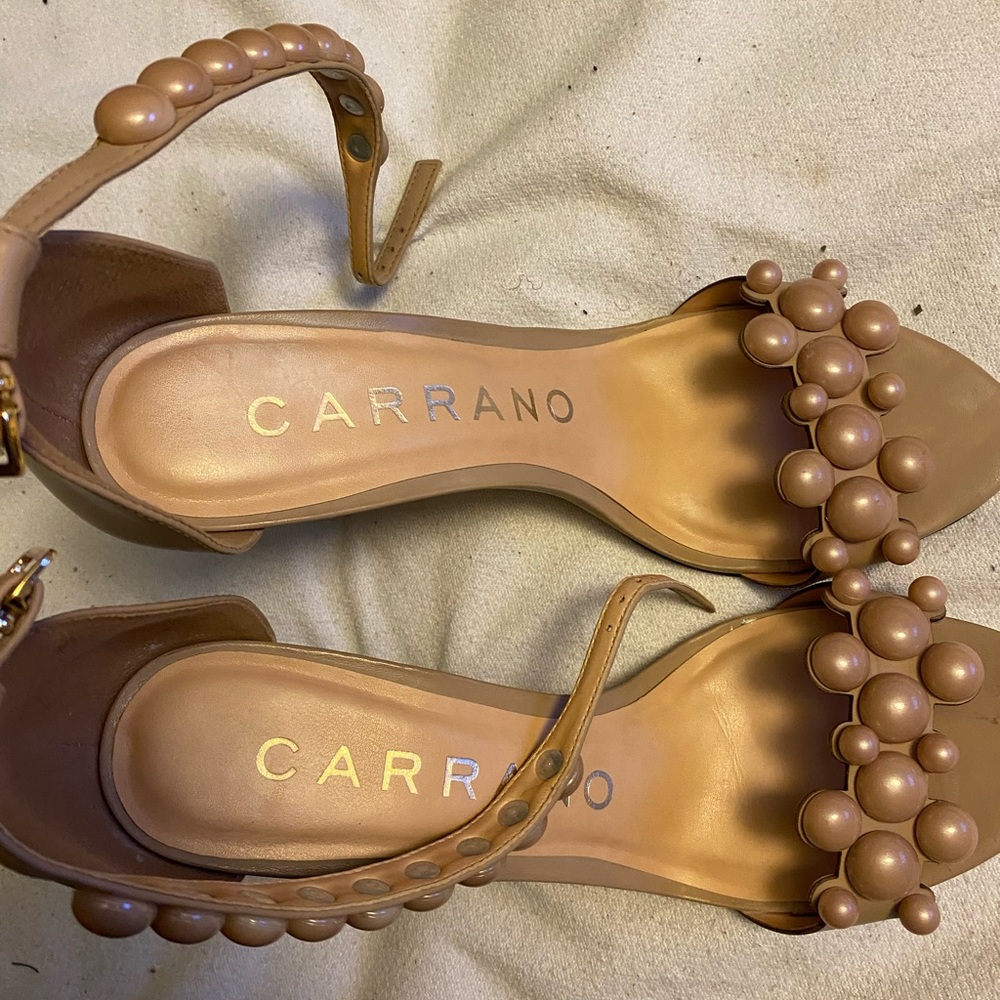 Carrano fairly used size 10